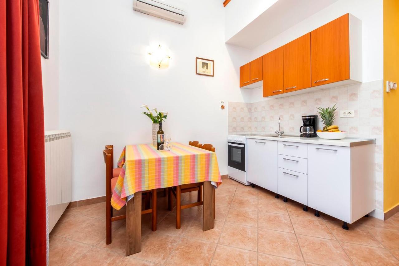 Apartments Adria Ровінь Екстер'єр фото